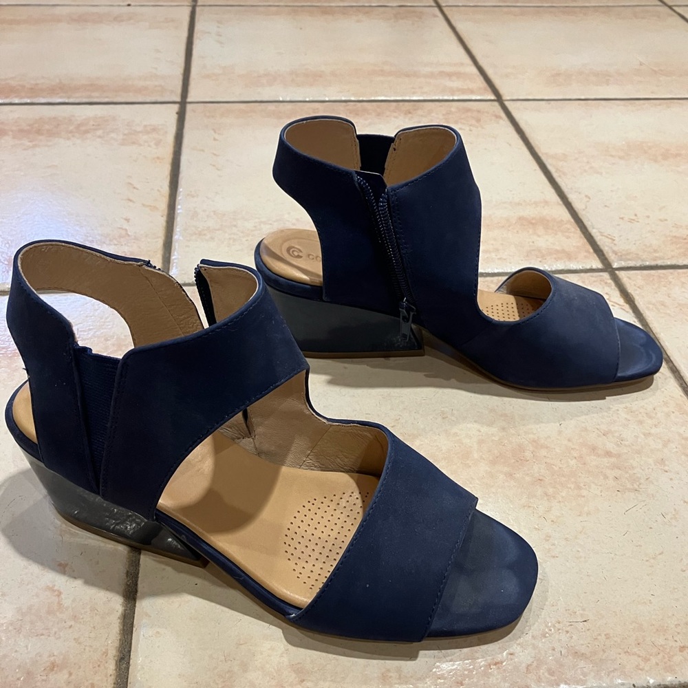 Navy nubuck Corso Como wedge sandals 7.5